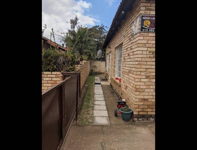 2 BEDROOM TOWNHOUSE FOR SALE IN ROBIN PARK